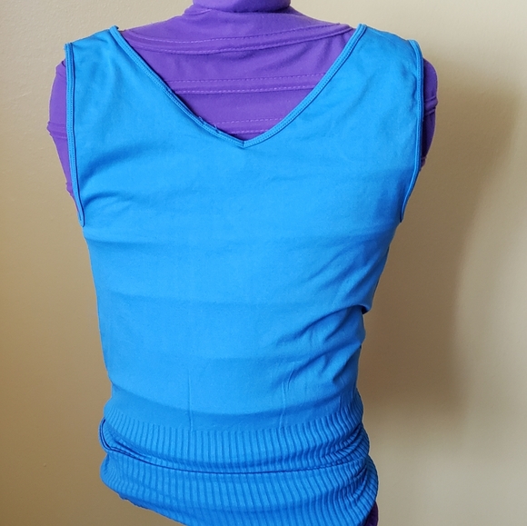 Top - Picture 2 of 4